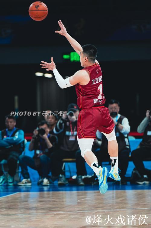 陈盈骏半场出战11分钟,投篮8中7得到21分1篮板3助攻 陈盈骏半场出战11分钟,投篮8中7得到21分1篮板3助攻